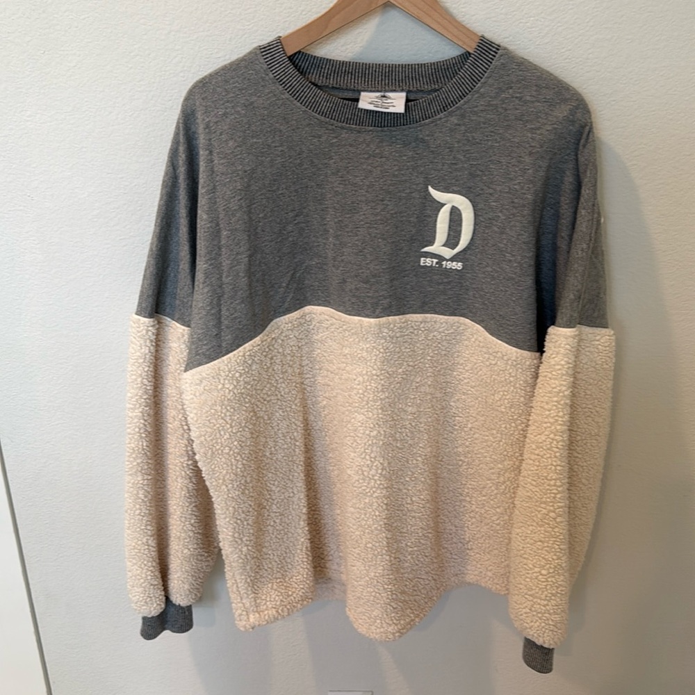 Disneyland Sherpa spirit jersey size L